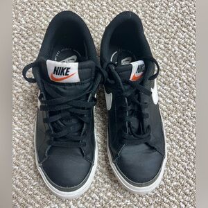 Nike Classic Black and White Sneakers Sz 5.5Y